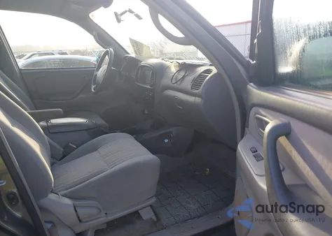 2004 Toyota Tundra Sr5 V8 z USA, uszkodzony, nr VIN 5TBET341X4S455161